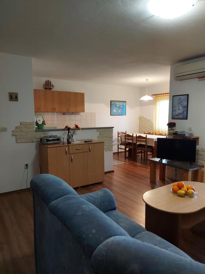 Apartmani Tatjana Okrug Gornji Eksteriør billede