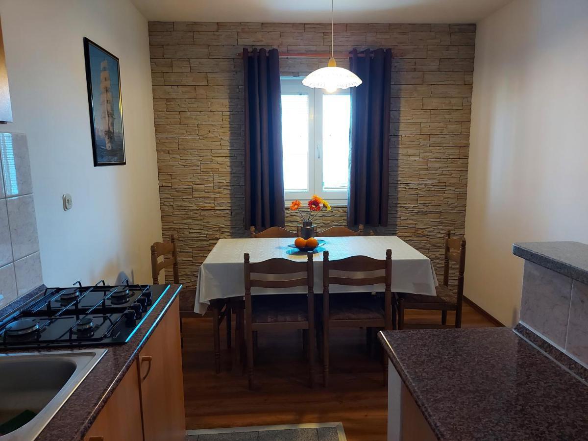 Apartmani Tatjana Okrug Gornji Eksteriør billede