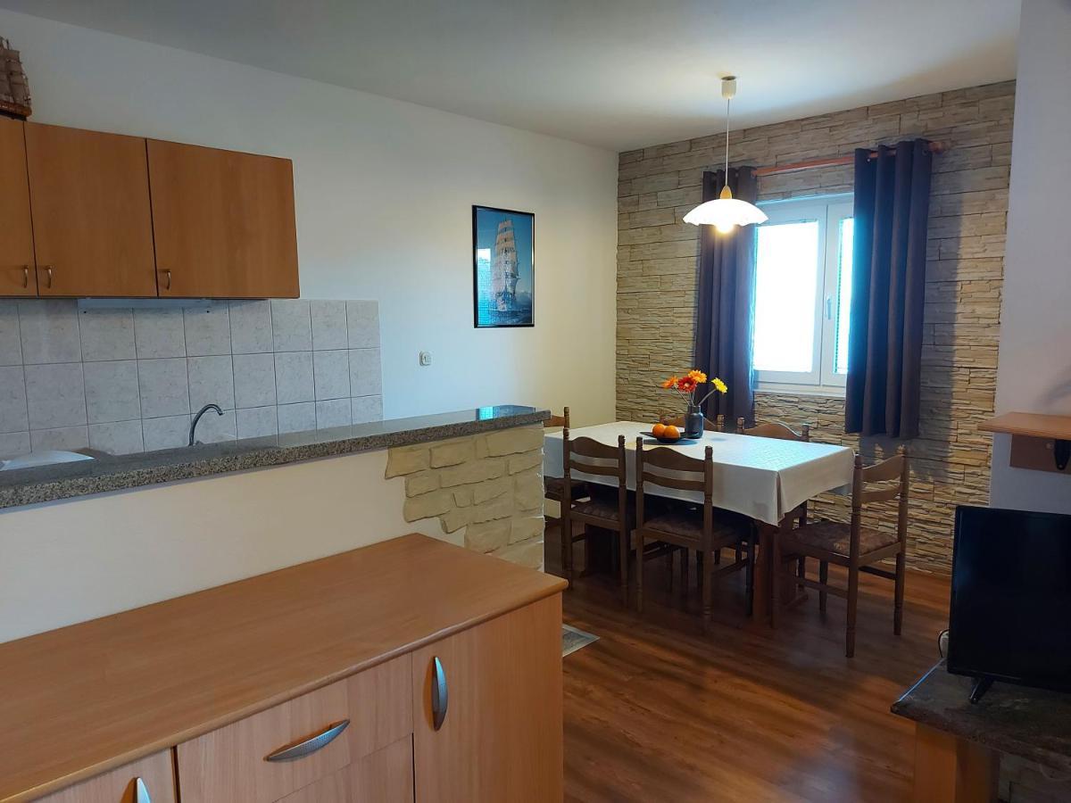 Apartmani Tatjana Okrug Gornji Eksteriør billede